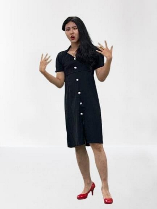 경기 의정부고등학교 3학년 재학생이 배우 김소연으로 분장하고 졸업사진을 촬영했다. (사진=의정부고등학교 학생자치회 페이스북 제공)