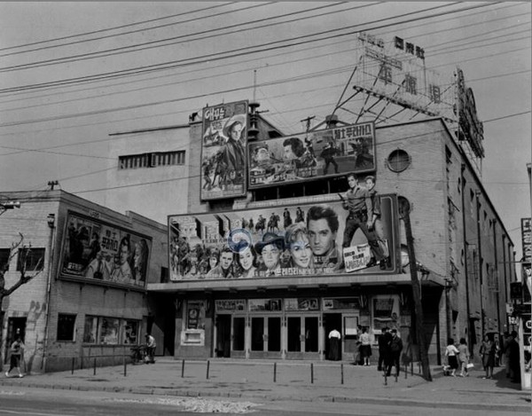 단성사의 1962년 모습. 단성사는 우리나라에서 가장 오래된 극장이었다. (출처: 국가기록원)