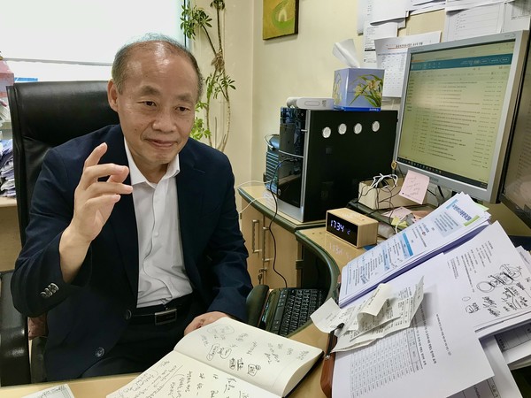 현행 '사회적 거리두기' 중심 방역 정책의 유통기한이 끝났다고 말하는 홍윤철 교수. (사진=뉴스포스트 이상진 기자)