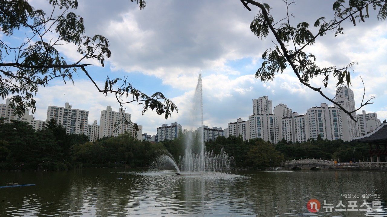 (2021. 09. 23) 중앙공원에서 바라본 분당의 아파트. (사진: 뉴스포스트 강대호 기자)