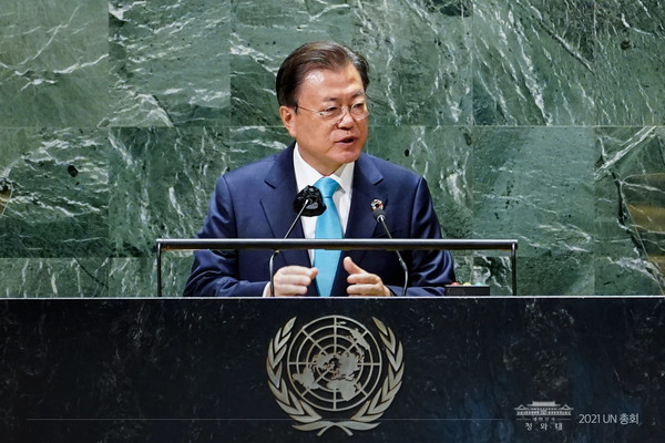 문재인 대통령이 21일(현지시간) 미국 뉴욕 유엔 총회장에서 기조연설을 하고 있다. 이날 문 대통령은 '수소 에너지'를 비롯한 신재생에너지 개발에 투자  (사진=청와대 페이스북)