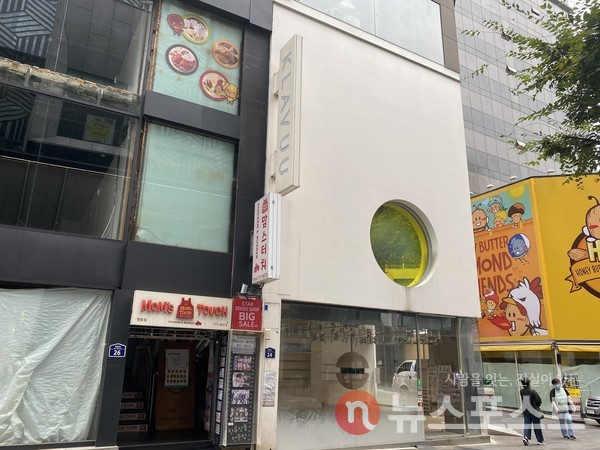 텅 빈 명동의 한 상가. (사진=뉴스포스트 이해리 기자)