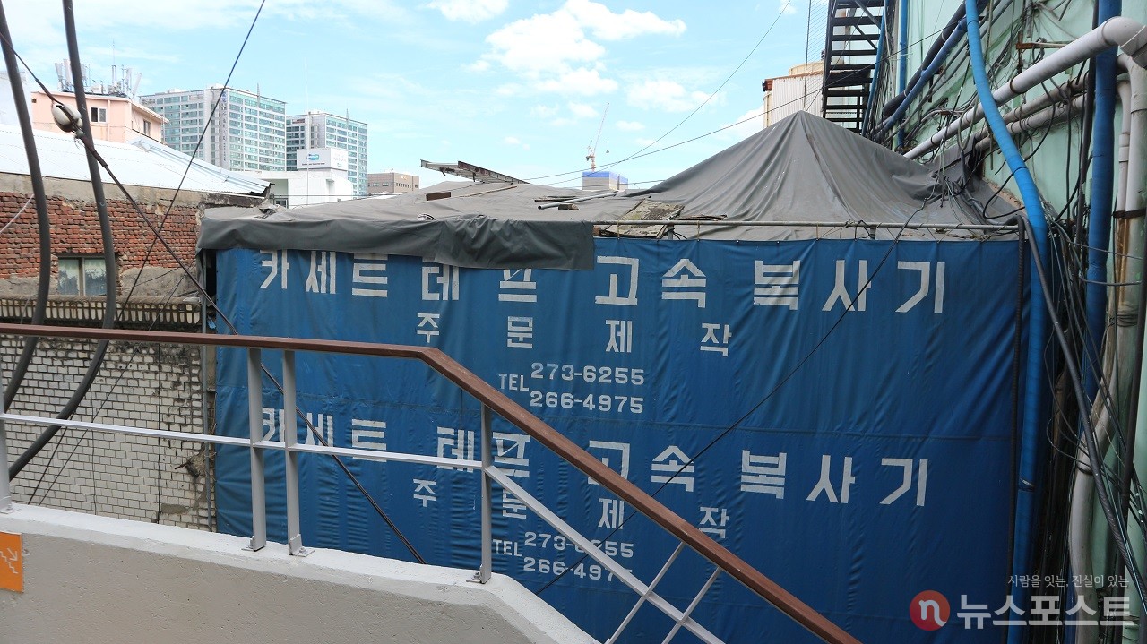 (2021. 09. 27) 세운상가 근처 골목의 어느 간판.  이 지역 업종 특성을 보여준다.  (사진: 뉴스포스트 강대호 기자)