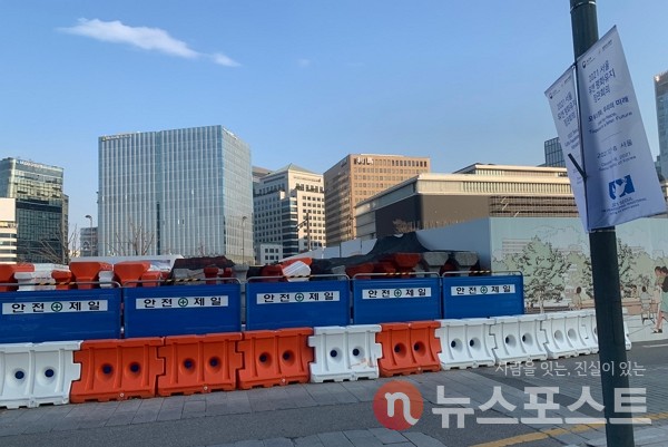 7일 서울 종로구 광화문 광장에서 공사가 진행 중이다. (사진=뉴스포스트 이별님 기자)