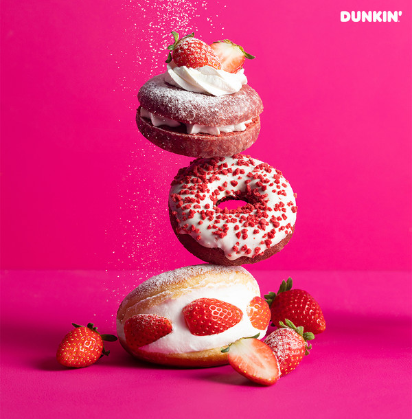 SPC 던킨, 크리스마스 감성 물씬 나는 ‘레드벨벳 도넛’ 던킨 라이브 한정 판매. (사진=SPC)