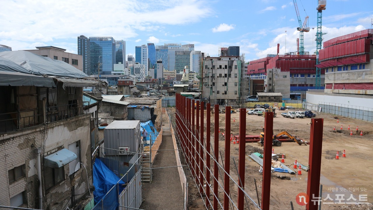 (2021. 10. 22) 서울 청계천 인근. 개발이 진행 중이다. (사진: 뉴스포스트 강대호 기자)