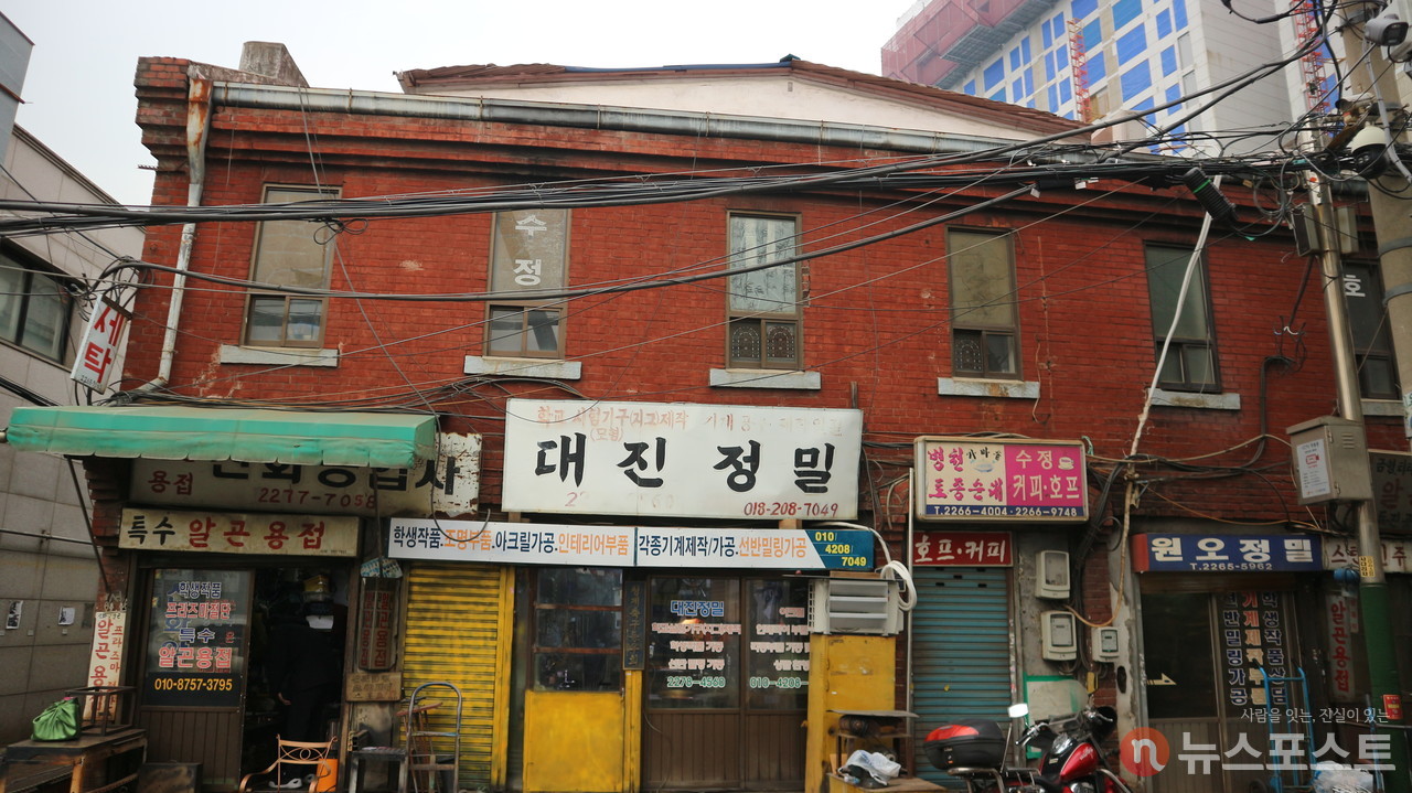 (2021. 12. 29) 서울 중구 입정동의 대진정밀 건물. 1947년에 건축됐다. (사진: 뉴스포스트 강대호 기자)