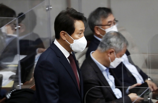 지난달 22일 오세훈 서울시장이 서울 중구 서울시의회에서 열린 제303회 정례회 제5차 본회의에 참석하고 있다. (사진=뉴시스)