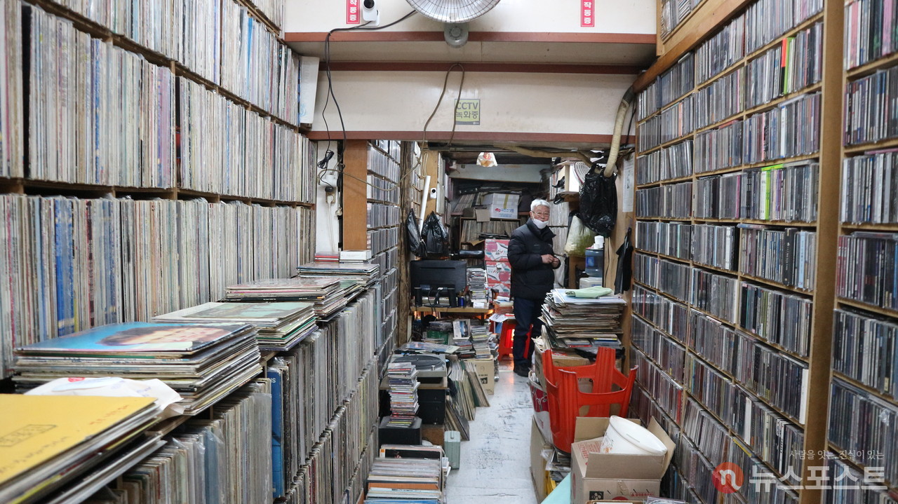 (2022. 01. 10) 서울 중구 황학동의 '돌 레코드'. 1975년에 개업했다. (사진: 뉴스포스트 강대호 기자)