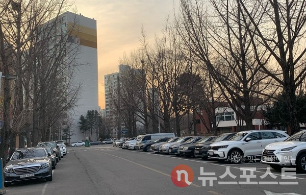 서울 소재 A아파트는 인근에 공영주차장 등이 마련되면서 주차난이 비교적 양호하다는 평을 받고 있다. (사진=뉴스포스트 이별님 기자)