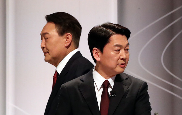  윤석열 국민의힘(왼쪽), 안철수 국민의당 대선 후보. (사진=뉴시스)