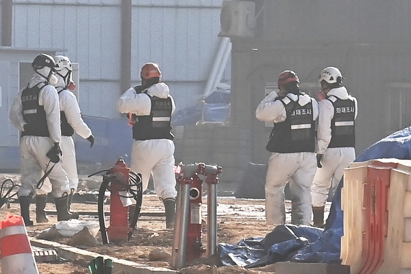 지난 1월 7일 경기도 평택 물류창고 신축공사장 화재 발생 이틀째 소방관계자들이 현장 진입을 하고 있다. (사진=뉴시스)