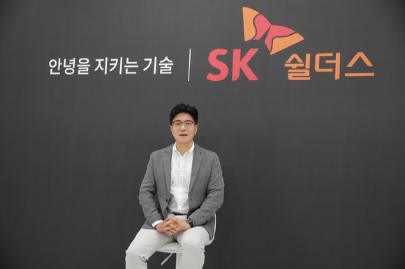 박진효 SK쉴더스 대표이사가 지난달 26일 온라인 IPO 기자간담회에서 회사와 사업 계획에 대해 설명하고 있다. (사진=SK쉴더스 제공)