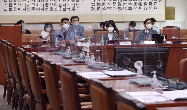 지난달 25일 오전 서울 여의도 국회 법제사법위원회 회의실에서 국민의힘 법사위 법안심사제1소위원회 위원들의 불참속 차별금지법 제정 관련 공청회가 열리고 있다. (사진=뉴시스)