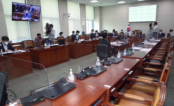 지난 5월 25일 오전 서울 여의도 국회 법제사법위원회 회의실에서 국민의힘 법사위 법안심사제1소위원회 위원들의 불참속 차별금지법 제정 관련 공청회가 열리고 있다. (사진=뉴시스)