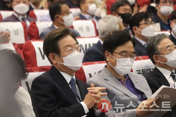 5일 이재명 더불어민주당 의원은 서울 여의도 국회에서 열린 ‘자영업소상공인 발전포럼&발대식’에 참석했다. (사진=뉴스포스트 이별님 기자)