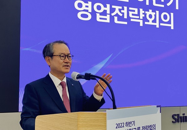 지난 6~14일 서울 중구 신한라이프 본사에서 열린 하반기 영업전략회의에서 성대규 사장이 전략을 발표하고 있다. (사진=신한라이프)