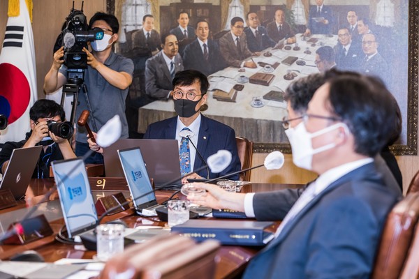 이창용 한국은행 총재가 지난 25일 열린 금융통화위원회를 주재하고 있다. (사진=뉴시스)