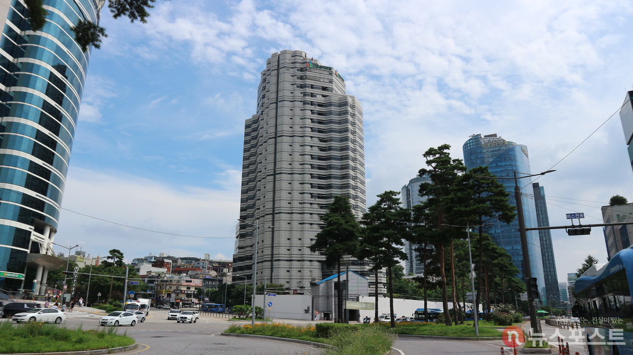 서울역 건너 게이트웨이타워(옛 벽산빌딩). 1970년대에 그레이하운드 터미널 자리다. (사진: 뉴스포스트 강대호 기자)