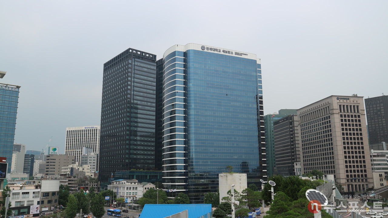 서울역 건너 세브란스 빌딩. 1970년대에 고속버스터미널이 있던 자리다. (사진: 뉴스포스트 강대호 기자)
