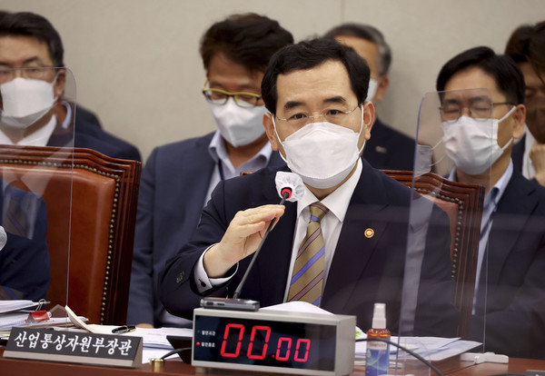 이창양 산업통상자원부 장관은 지난달 22일 산업통상자원중소벤처기업위원회 전체회의에서 횡재세에 대해 "직접적으로 검토하거나 고려하고 있지 않다"고 밝혔다. (사진=뉴시스)