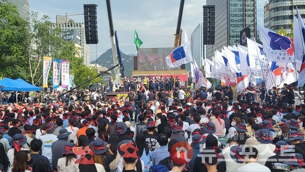 16일 오전 서울 종로구 광화문 세종대사거리에서 열린 금융노조 9.16 총파업 대회. (사진=뉴스포스트 이해리 기자)