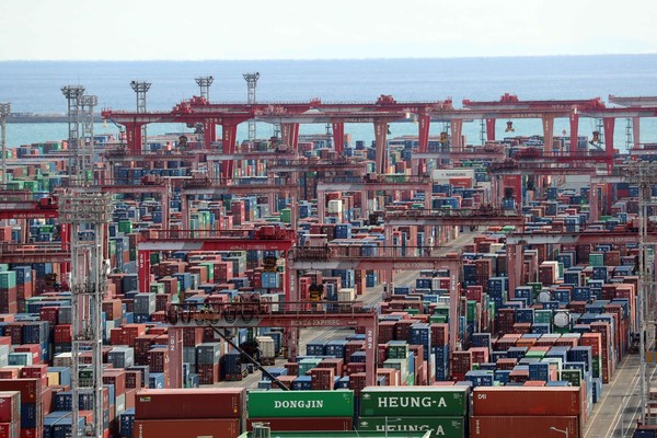 산업통상자원부는 지난달 수출이 2개월 연속 전년동월대비 감소하고, 무역수지도 8개월 연속 적자를 기록하며 국제통화기금(IMF) 외환 위기 이후 최장기간인 8개월째 무역적자를 이어갔다고 지난 1일 밝혔다. (사진=뉴시스 제공)