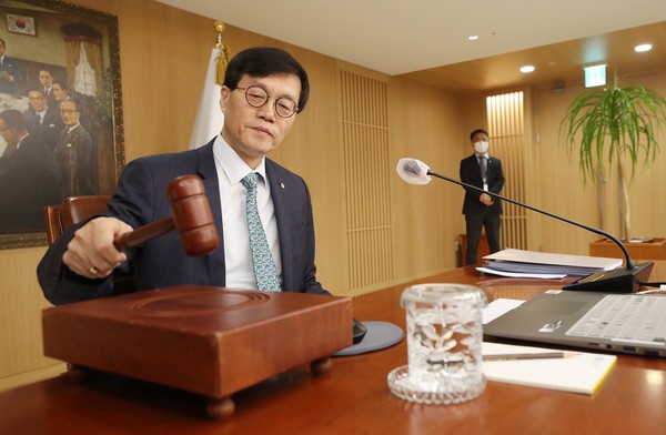 이창용 한국은행 총재가 23일 오전 서울 중구 한국은행에서 열린 금융통화위원회 본회의를 주재하고 있다. (사진=뉴시스)