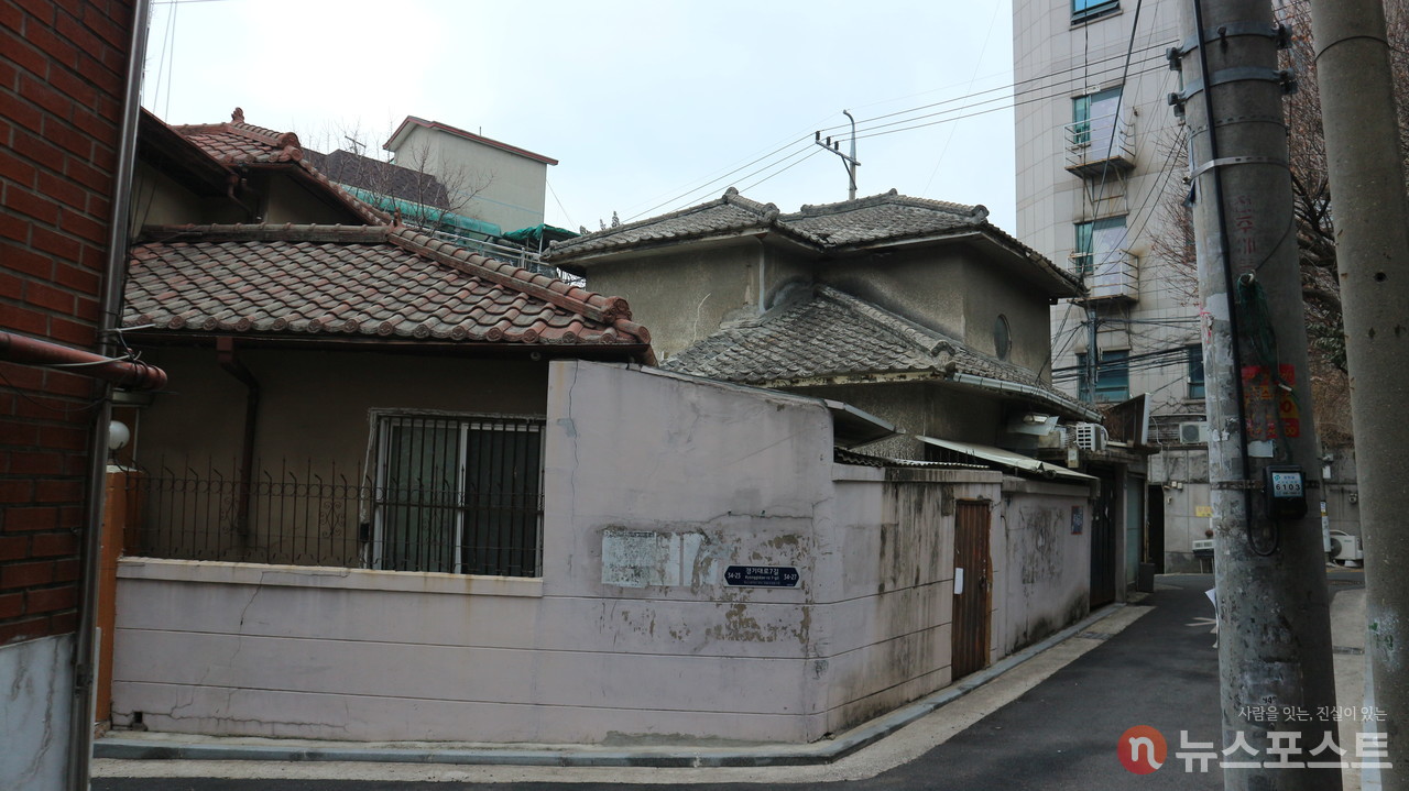 금화장오거리 정류장 인근의 일본풍 주택. (사진=뉴스포스트 강대호 기자)