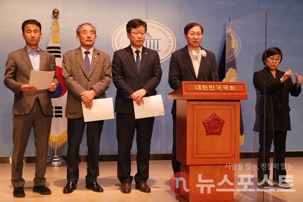 7일 서울 여의도 국회에서 전북 지역구 더불어민주당 의원들이 기자회견을 열었다. (사진=뉴스포스트 이별님 기자)