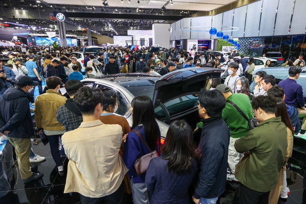 8일 경기도 고양시 킨텍스에서 열리고 있는 2023서울모빌리티쇼에 마지막 주말을 즐기려는 인파가 몰렸다. 2023서울모빌리티쇼는 오는 9일까지 열리며, 관림시간은 18시까지다. (사진=서울모빌리티쇼조직위원회)