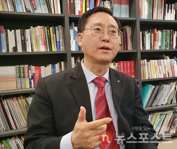 김대종 교수는 산업은행 부산 이전이 한국의 글로벌 금융경쟁력을 떨어뜨릴 것이라고 경고했다. (사진=뉴스포스트 이상진 기자)