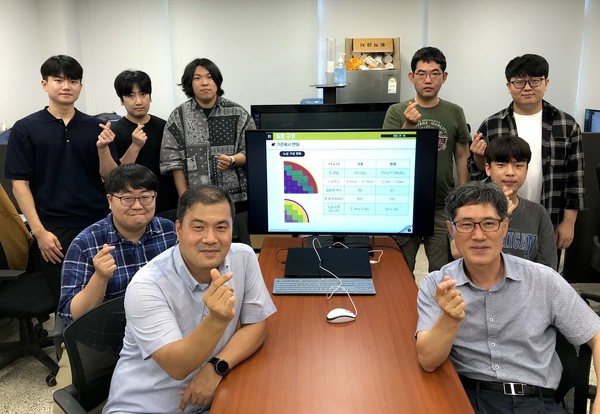 세종대 양자원자력공학과 박창제 교수 연구팀. 앞줄 왼쪽부터 박창제 교수, 정해용 교수. (사진=뉴스포스트 이상진 기자)