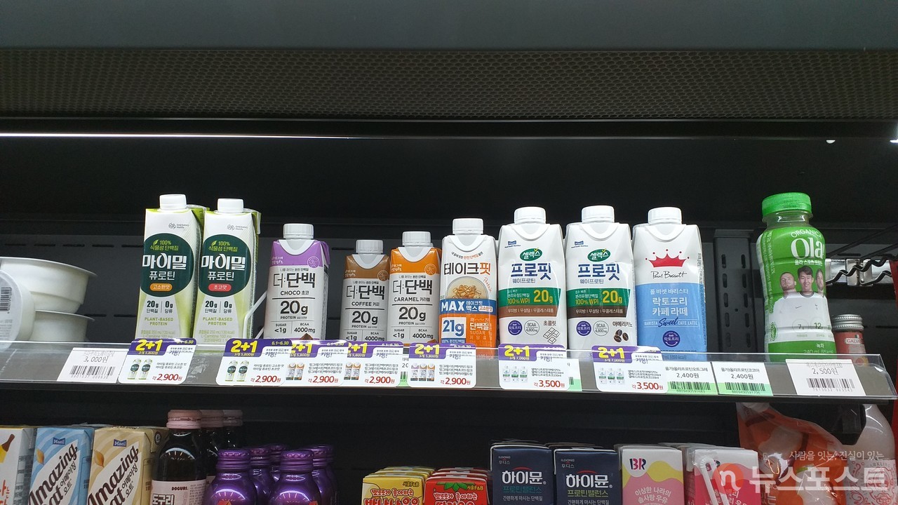 경기도 성남시의 한 편의점에 진열된 단백질 음료수. (사진=뉴스포스트 강대호 기자)
