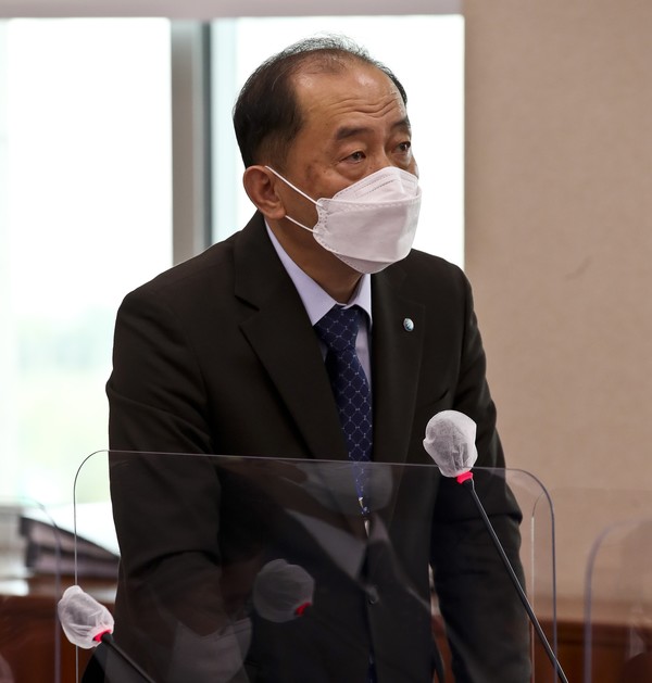                                              지난 2021년 10월 서울 여의도 국회에서 열린 한전 및 발전자회사 국정감사에서                                                                                                 김호빈 한국중부발전 사장이 질의를 받고 있다. (사진=뉴시스)