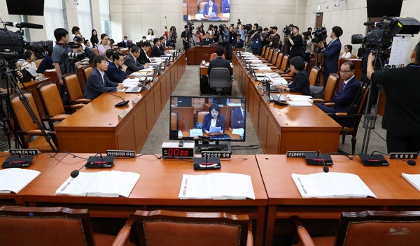16일 오전 서울 여의도 국회에서 행정안전위원회 전체회의가 진행되고 있다. (사진=뉴시스)