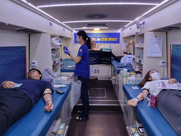 23일 종근당 천안공장에서 임직원들이 사랑나눔 헌혈캠페인에 참여하고 있다. (사진=종근당홀딩스)