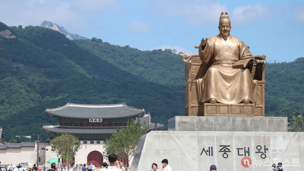 서울 종로구 광화문 광장의 세종대왕 상. (사진=뉴스포스트 강대호 기자)