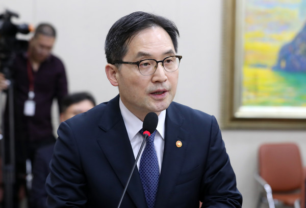 답변하는 한기정 공정거래위원장 (사진=뉴시스)