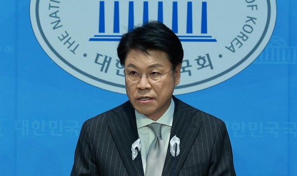 12일 장제원 국민의힘 의원이 서울 여의도 국회 소통관에서 총선 불출마 관련 기자회견을 하고 있다. (사진=뉴시스)
