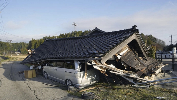 지난 1일 일본 이시카와현에서 규모 7.6 지진이 발생해 가옥이 무너졌다. (사진=AP/뉴시스)