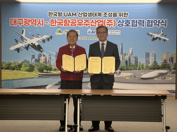 KAI가 대구시와 한국형 AAM 산업생태계 조성을 위한 상호협력 업무협약(MOU)을 체결했다고 18일 밝혔다. 왼쪽부터 대구시 홍준표 시장, KAI 강구영 사장. (사진=KAI)