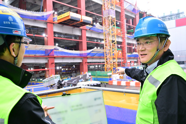 이재용 삼성전자 회장이 지난해 10월 19일 차세대 반도체 R&D단지 건설현장을 방문하고 있다. (사진=삼성전자)