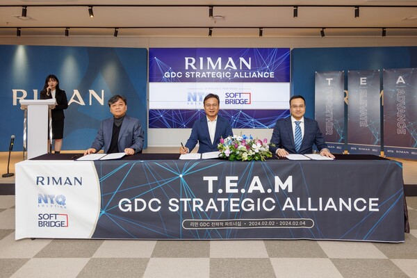 (좌측부터) Softbridge 낭하석 대표(CEO) / 리만코리아 김경중 대표이사 / NTQ solution / Pham Thai Son 대표(CEO) (사진=리만코리아)