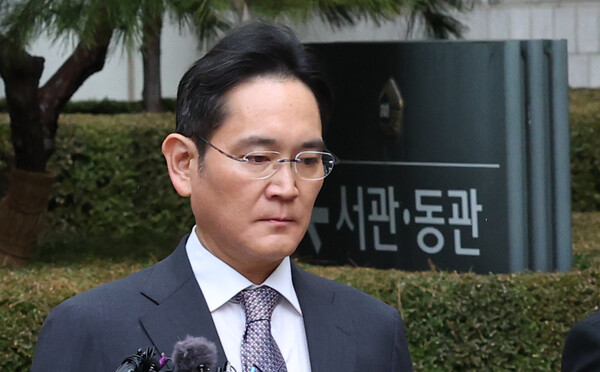 삼성물산과 제일모직의 부당합병 의혹으로 기소된 이재용 삼성전자 회장이 지난 5일 서울 서초구 서울중앙지법에서 열린 자본시장과 금융투자업에 관한 법률 위반 등 혐의 관련 1심에서 무죄를 선고 받았다. (사진=뉴시스)