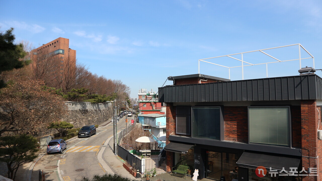 드라마 '닥터 슬럼프'의 배경으로 나온 다산성곽마을. (사진=뉴스포스트 강대호 기자)