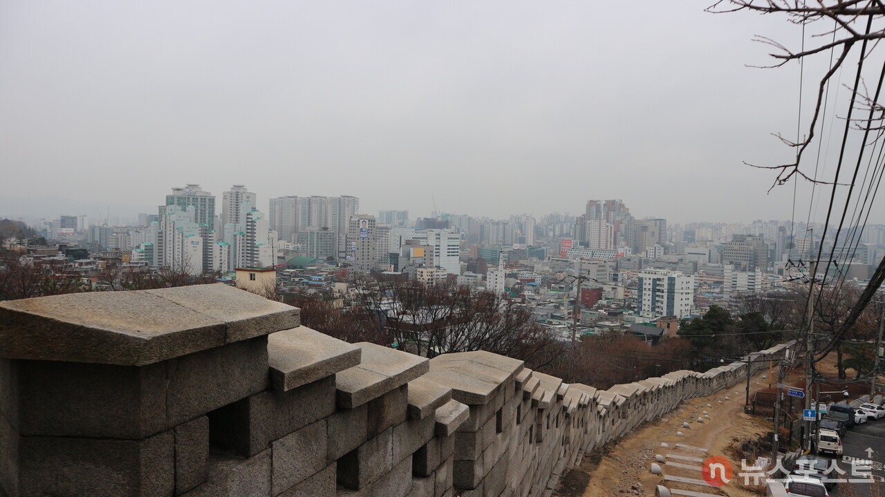 한양도성 낙산 구간의 성곽길. (사진=뉴스포스트 강대호 기자)