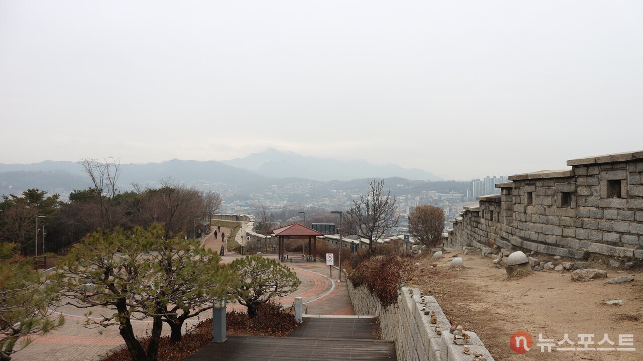 한양도성 낙산 구간 정상의 공원. (사진=뉴스포스트 강대호 기자)