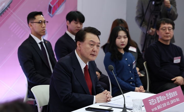 지난 1월 25일 윤석열 대통령이 경기 의정부시청 대강당에서 '출퇴근 30분 시대, 교통격차 해소'를 주제로 열린 6차 국민과 함께하는 민생토론회에서 발언하고 있다. 이날 윤 대통령은 철도지하화 사업 추진을 다시 한 번 강조했다. (사진=뉴시스)