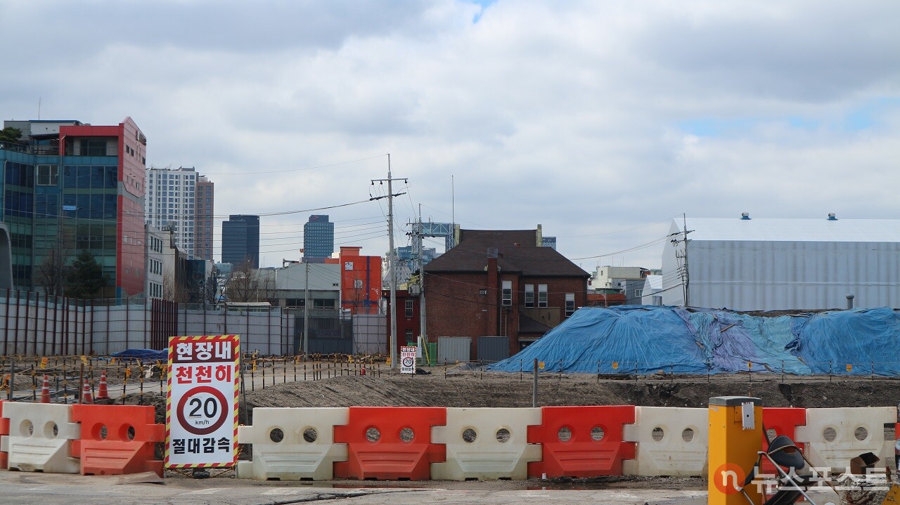공사가 한창인 미군 극동 공병단 부지. 국립중앙의료원 신축 공사와 국가중앙감염병전문병원 공사가 진행 중이다. (사진=뉴스포스트 강대호 기자)